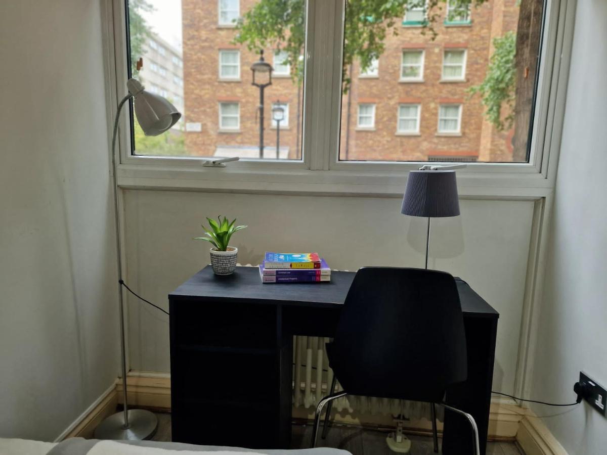 2 Bedrooms Flat In Great Location! 런던 외부 사진