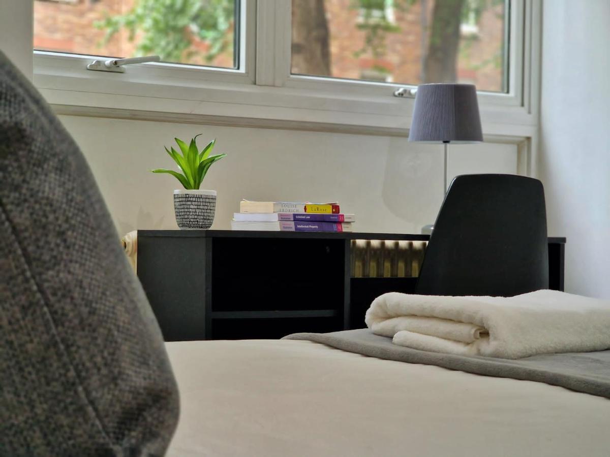 2 Bedrooms Flat In Great Location! 런던 외부 사진